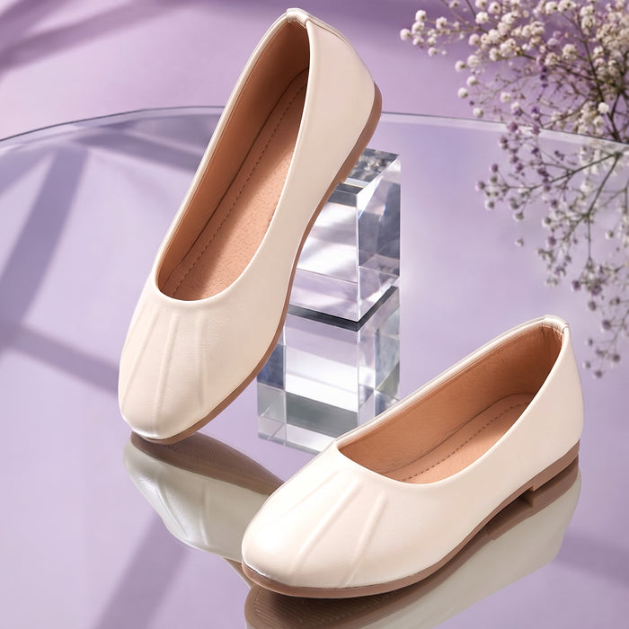Kids Girls Ballerinas in White with Pleated Toe, Soft Insole & Low Flat Comfort Sole